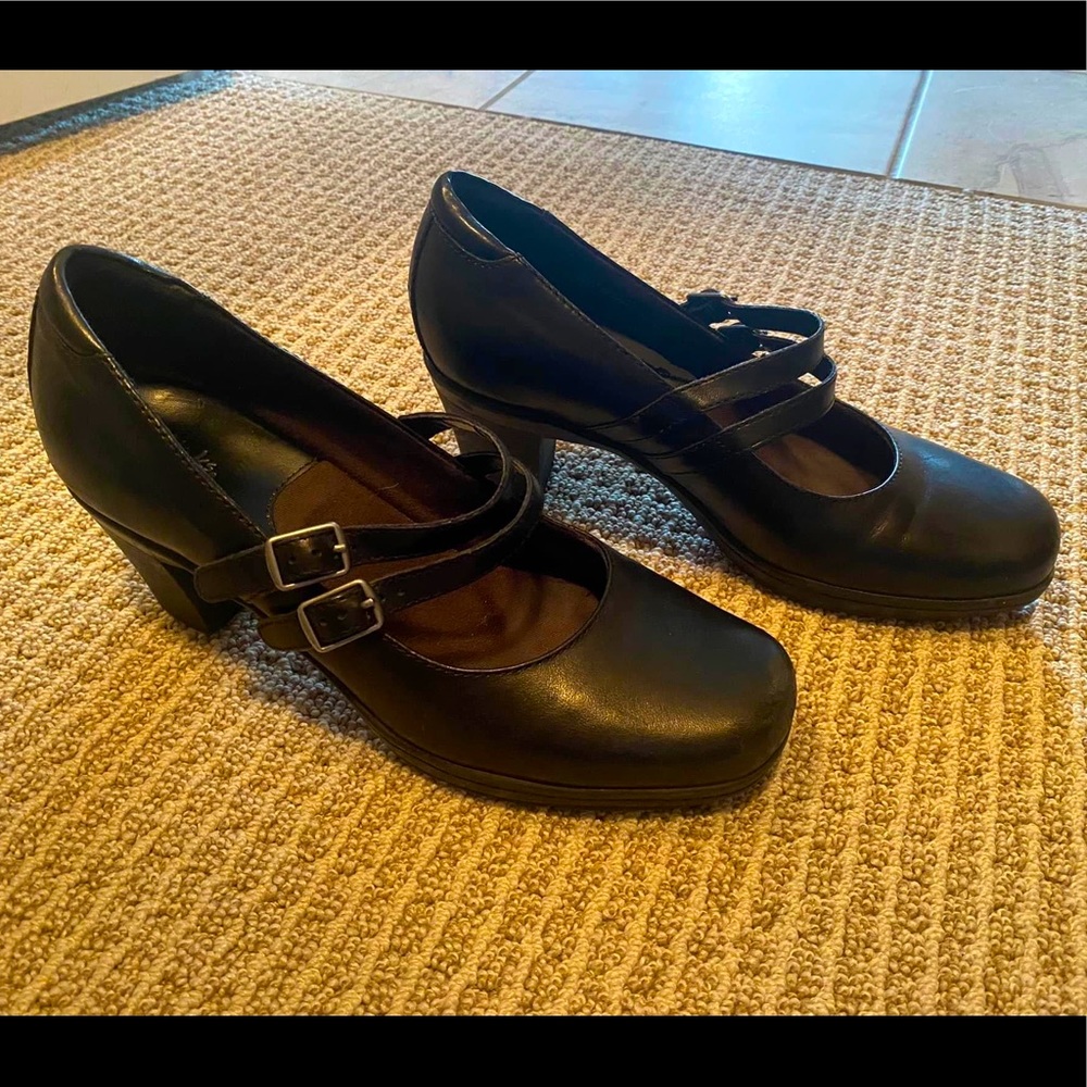 Clarks Mary Jane Heels